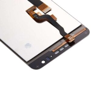 ma hinh HTC Desire 825 3