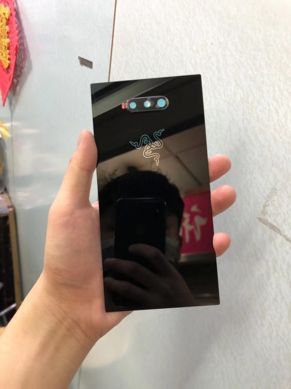 Vỏ lưng Razer Phone 2 chất liệu kính 9 Vỏ lưng Razer Phone 2